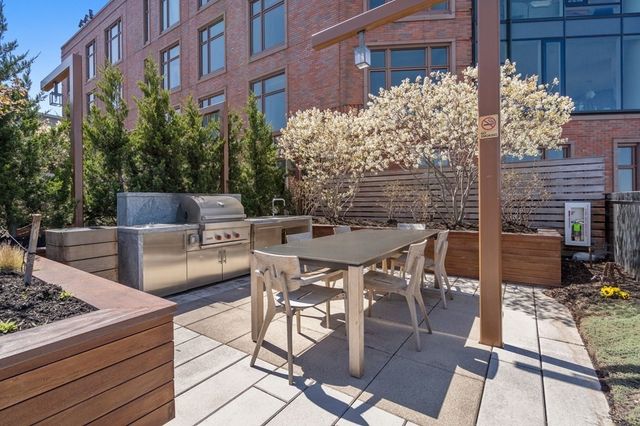 100 Lovejoy Wharf 5H, Boston, MA 02205