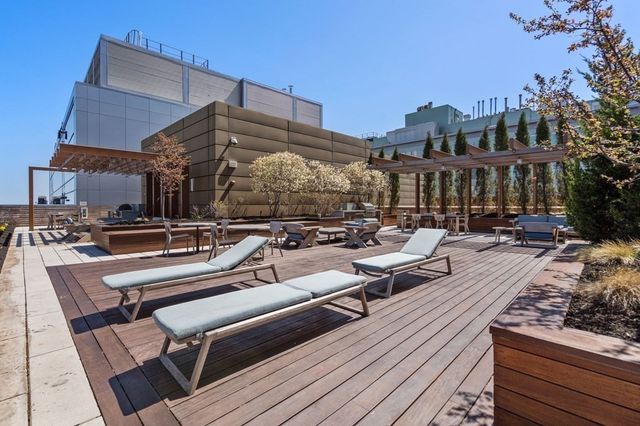 100 Lovejoy Wharf 5H, Boston, MA 02205