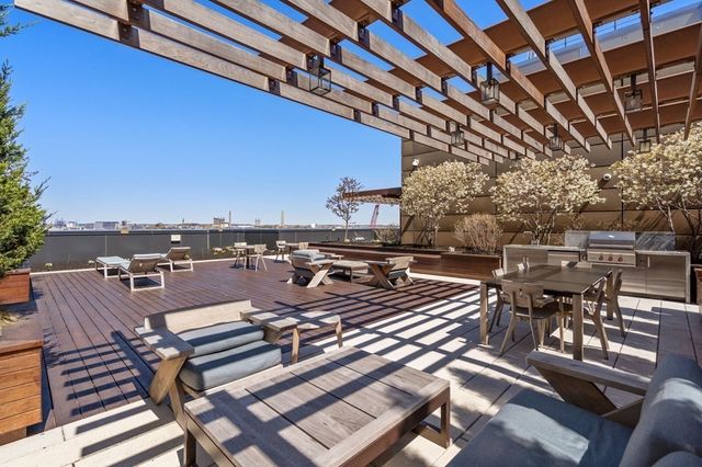 100 Lovejoy Wharf 5H, Boston, MA 02205