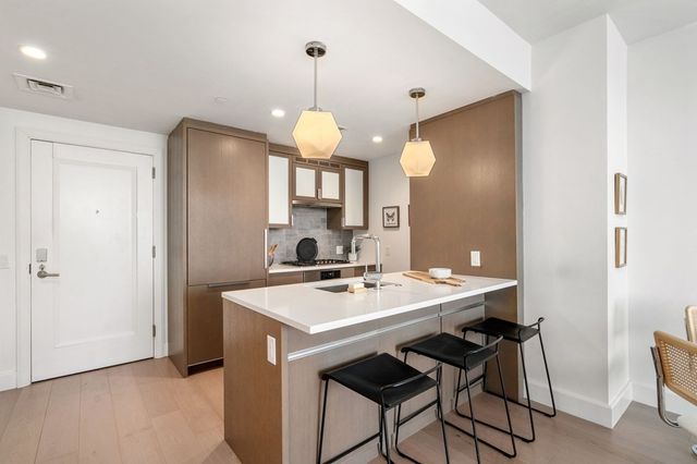 100 Lovejoy Wharf 5H, Boston, MA 02205