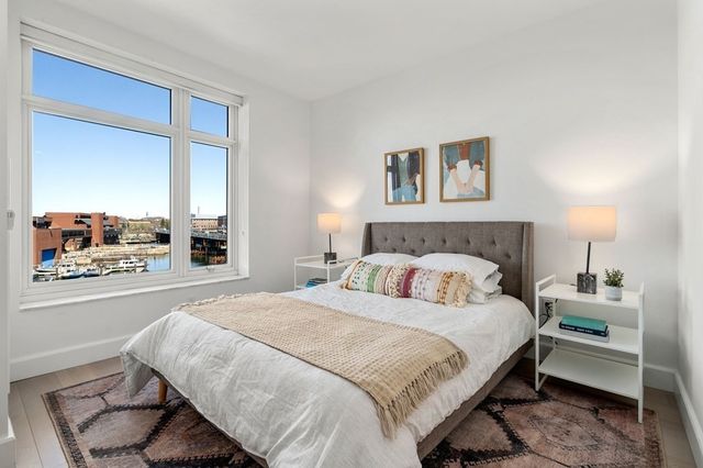 100 Lovejoy Wharf 5H, Boston, MA 02205