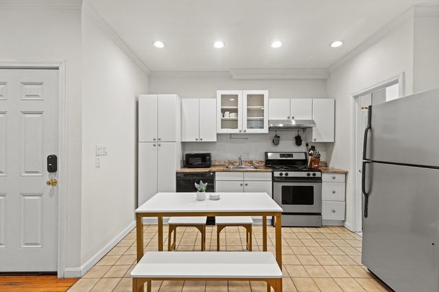 245 W 5th St 2, Boston, MA 02127