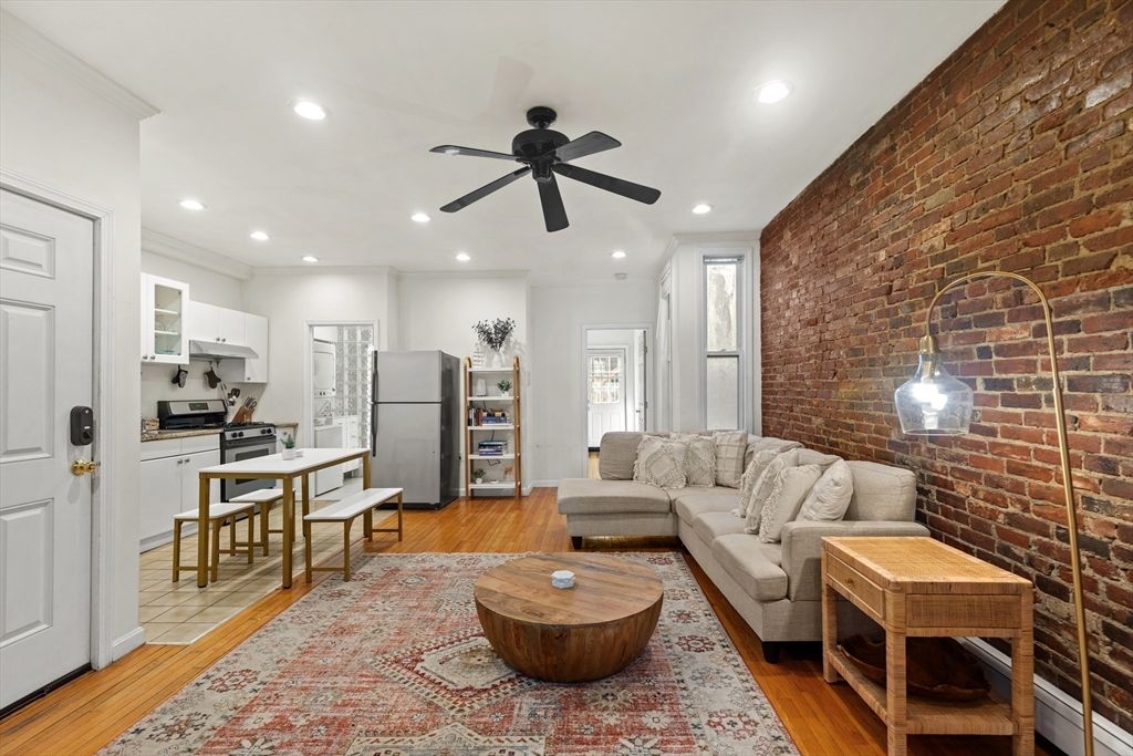 245 W 5th St 2, Boston, MA 02127