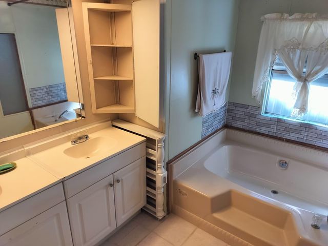 W 206 2Nd Court, Key Largo, FL 33037