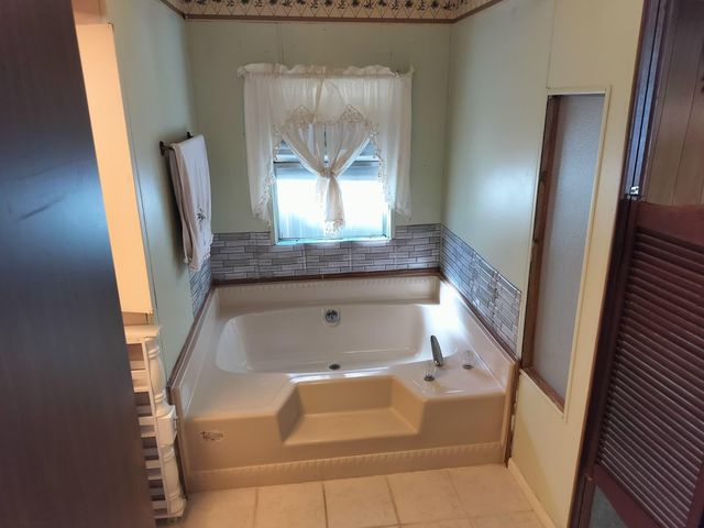 W 206 2Nd Court, Key Largo, FL 33037