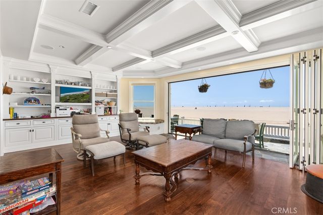 522 W Oceanfront, Newport Beach, CA 92661