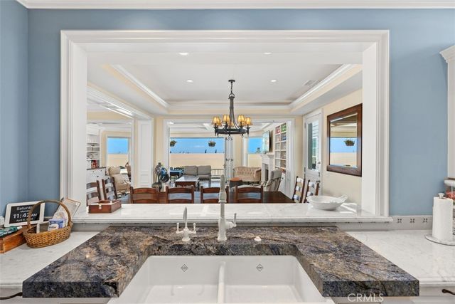 522 W Oceanfront, Newport Beach, CA 92661