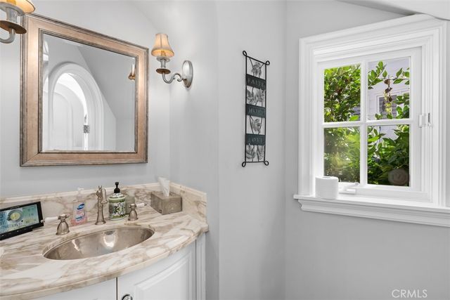 522 W Oceanfront, Newport Beach, CA 92661