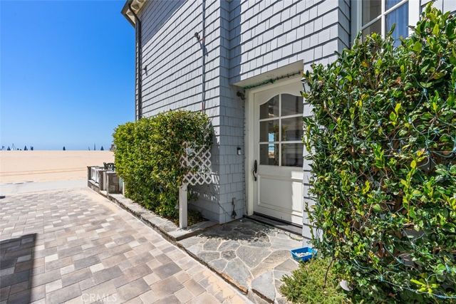 522 W Oceanfront, Newport Beach, CA 92661