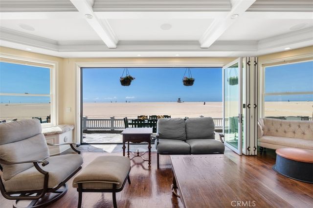 522 W Oceanfront, Newport Beach, CA 92661