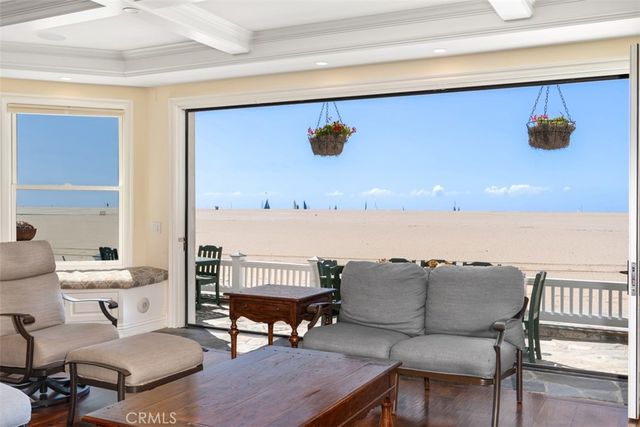 522 W Oceanfront, Newport Beach, CA 92661