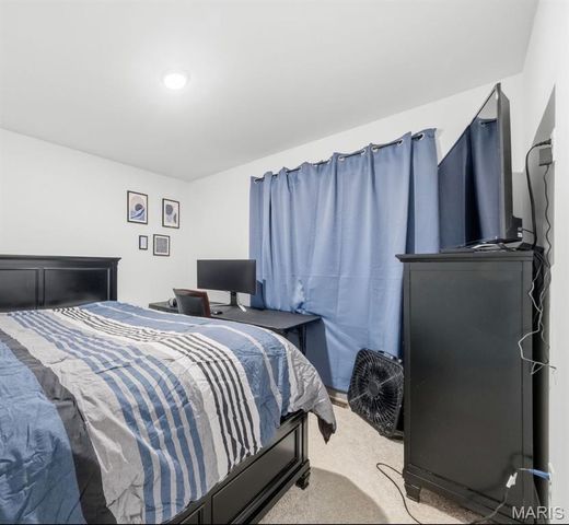 2131 Central Park Drive, Troy, MO 63379