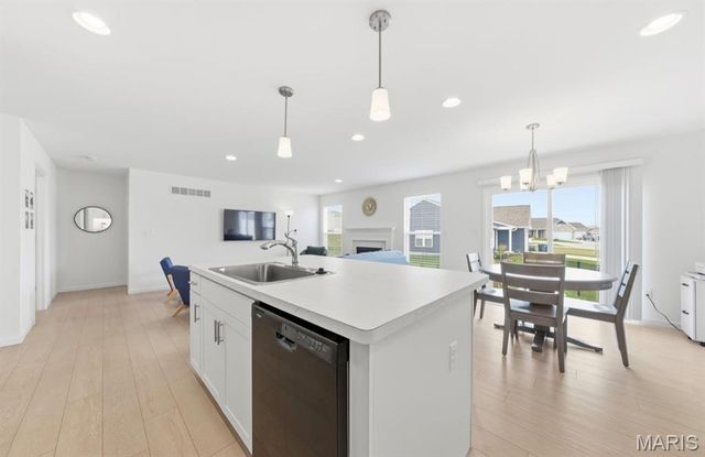 2131 Central Park Drive, Troy, MO 63379