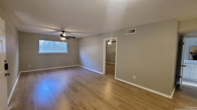 516 Gentleman Rd Apt 8, Balcones Heights, TX 78201