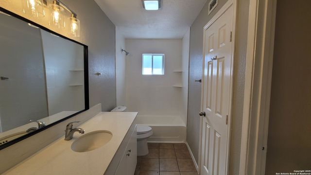 516 Gentleman Rd Apt 8, Balcones Heights, TX 78201