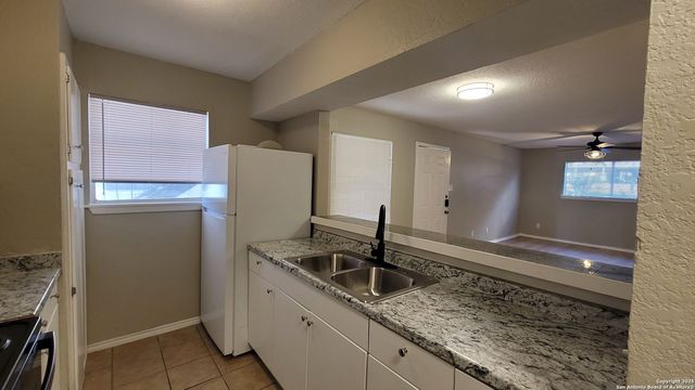 516 Gentleman Rd Apt 8, Balcones Heights, TX 78201