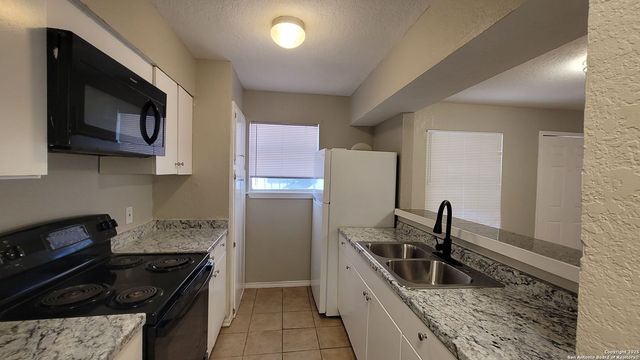516 Gentleman Rd Apt 8, Balcones Heights, TX 78201