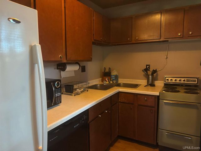 6166 E Snow Strasse Lane, Ironwood, MI 49938