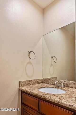 12 Sparrowhawk Lane, Oak Park, CA 91377