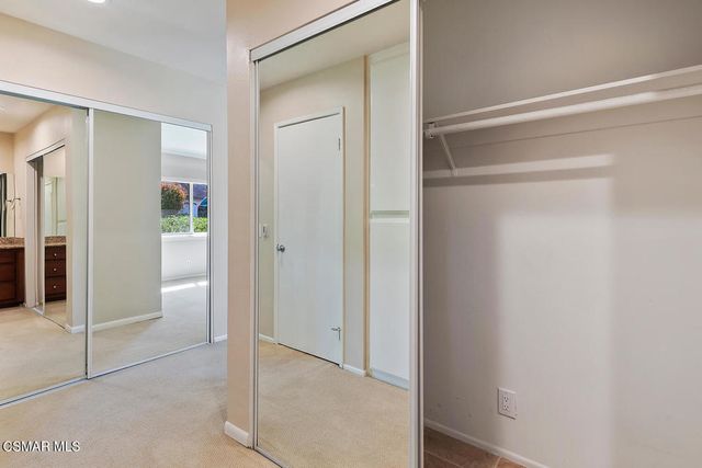 12 Sparrowhawk Lane, Oak Park, CA 91377