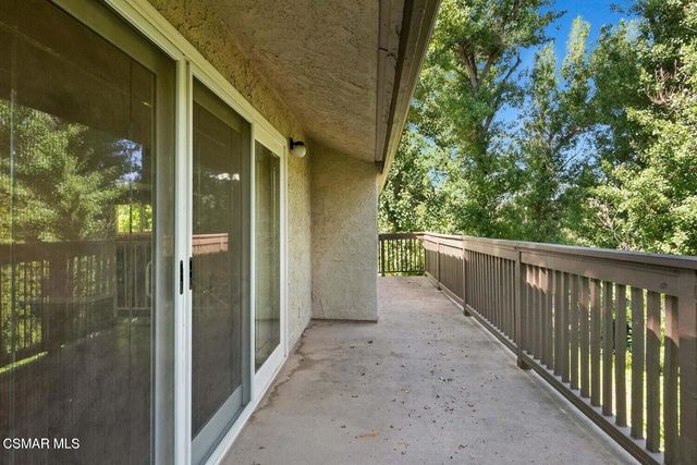 12 Sparrowhawk Lane, Oak Park, CA 91377