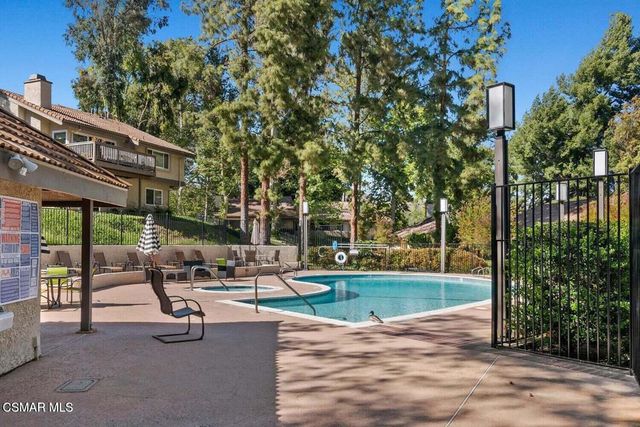 12 Sparrowhawk Lane, Oak Park, CA 91377
