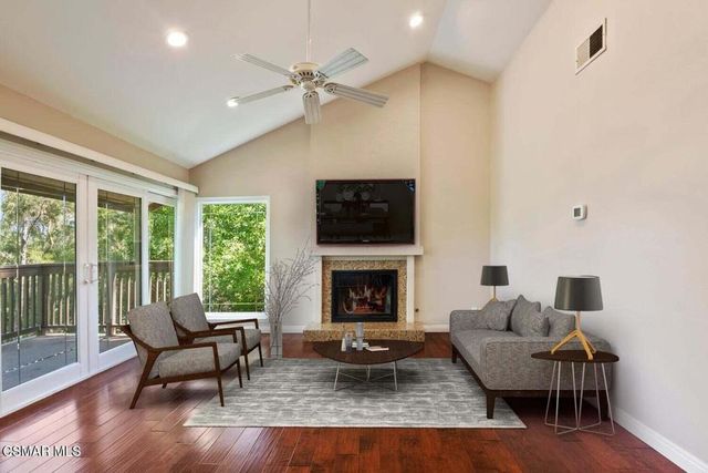 12 Sparrowhawk Lane, Oak Park, CA 91377