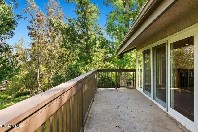 12 Sparrowhawk Lane, Oak Park, CA 91377