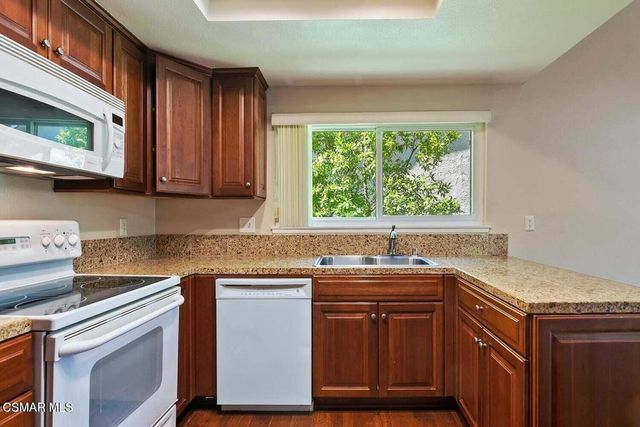 12 Sparrowhawk Lane, Oak Park, CA 91377