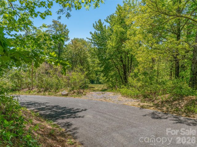 488 Warbler Lane, Black Mountain, NC 28711