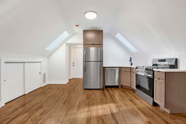 3300 W Pershing Road 3R, Chicago, IL 60632