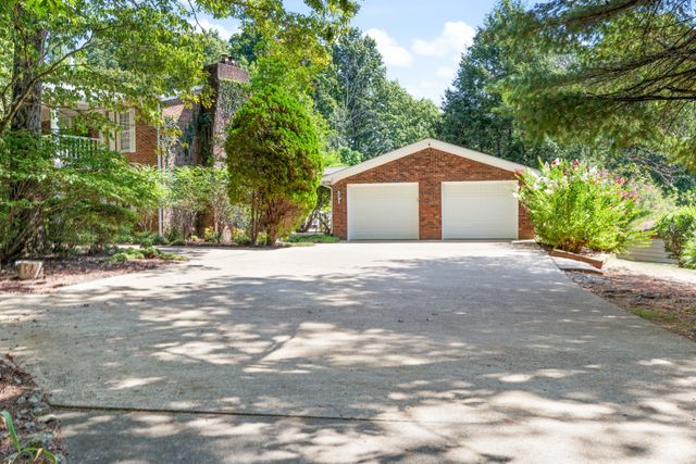7422 Indian Creek Rd, Mc Ewen, TN 37101