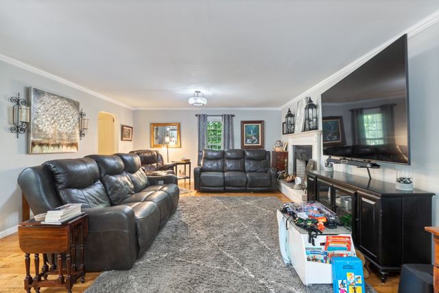 7422 Indian Creek Rd, Mc Ewen, TN 37101