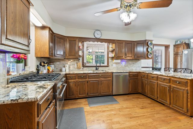 7422 Indian Creek Rd, Mc Ewen, TN 37101