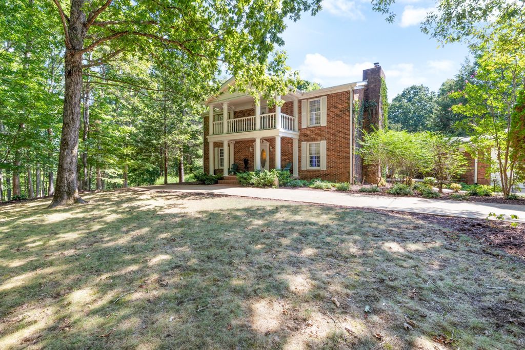 7422 Indian Creek Rd, Mc Ewen, TN 37101