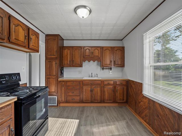 6555 Merriman Road, Garden City, MI 48135