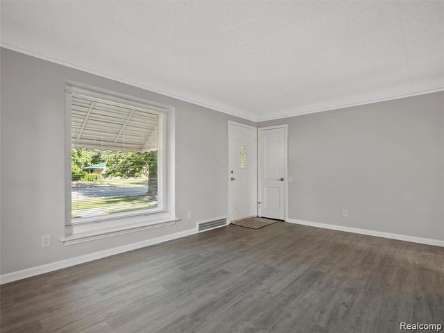 6555 Merriman Road, Garden City, MI 48135