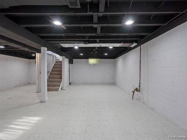 6555 Merriman Road, Garden City, MI 48135