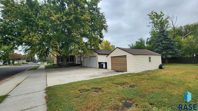 401 E 12th Ave Avenue, Mitchell, SD 57301