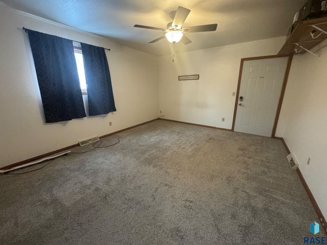 401 E 12th Ave Avenue, Mitchell, SD 57301