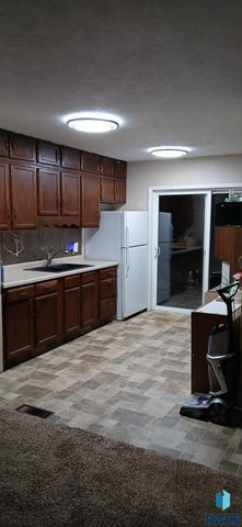 401 E 12th Ave Avenue, Mitchell, SD 57301