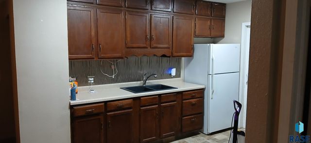 401 E 12th Ave Avenue, Mitchell, SD 57301