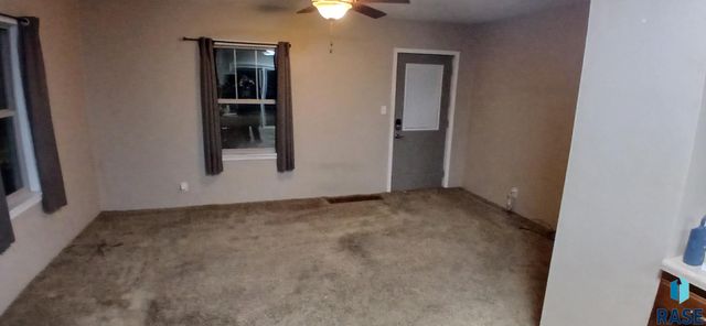 401 E 12th Ave Avenue, Mitchell, SD 57301