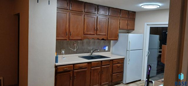 401 E 12th Ave Avenue, Mitchell, SD 57301