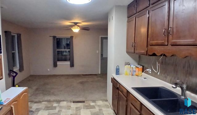 401 E 12th Ave Avenue, Mitchell, SD 57301