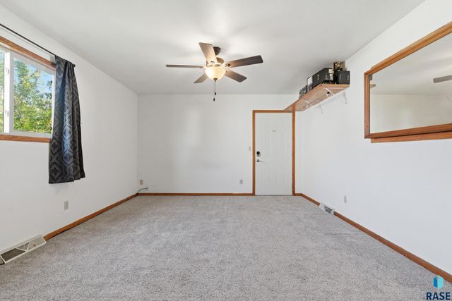 401 E 12th Ave Avenue, Mitchell, SD 57301
