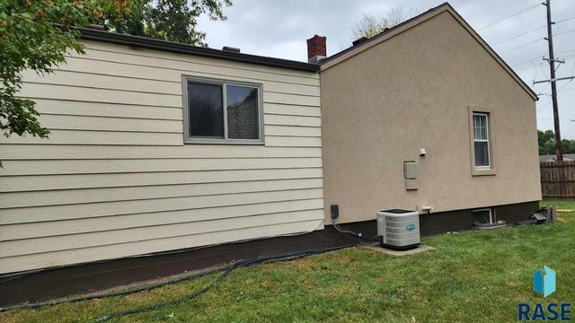 401 E 12th Ave Avenue, Mitchell, SD 57301