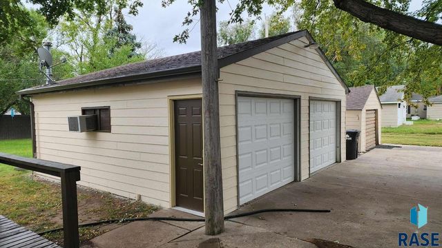 401 E 12th Ave Avenue, Mitchell, SD 57301