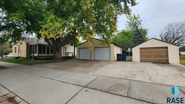 401 E 12th Ave Avenue, Mitchell, SD 57301