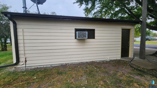 401 E 12th Ave Avenue, Mitchell, SD 57301